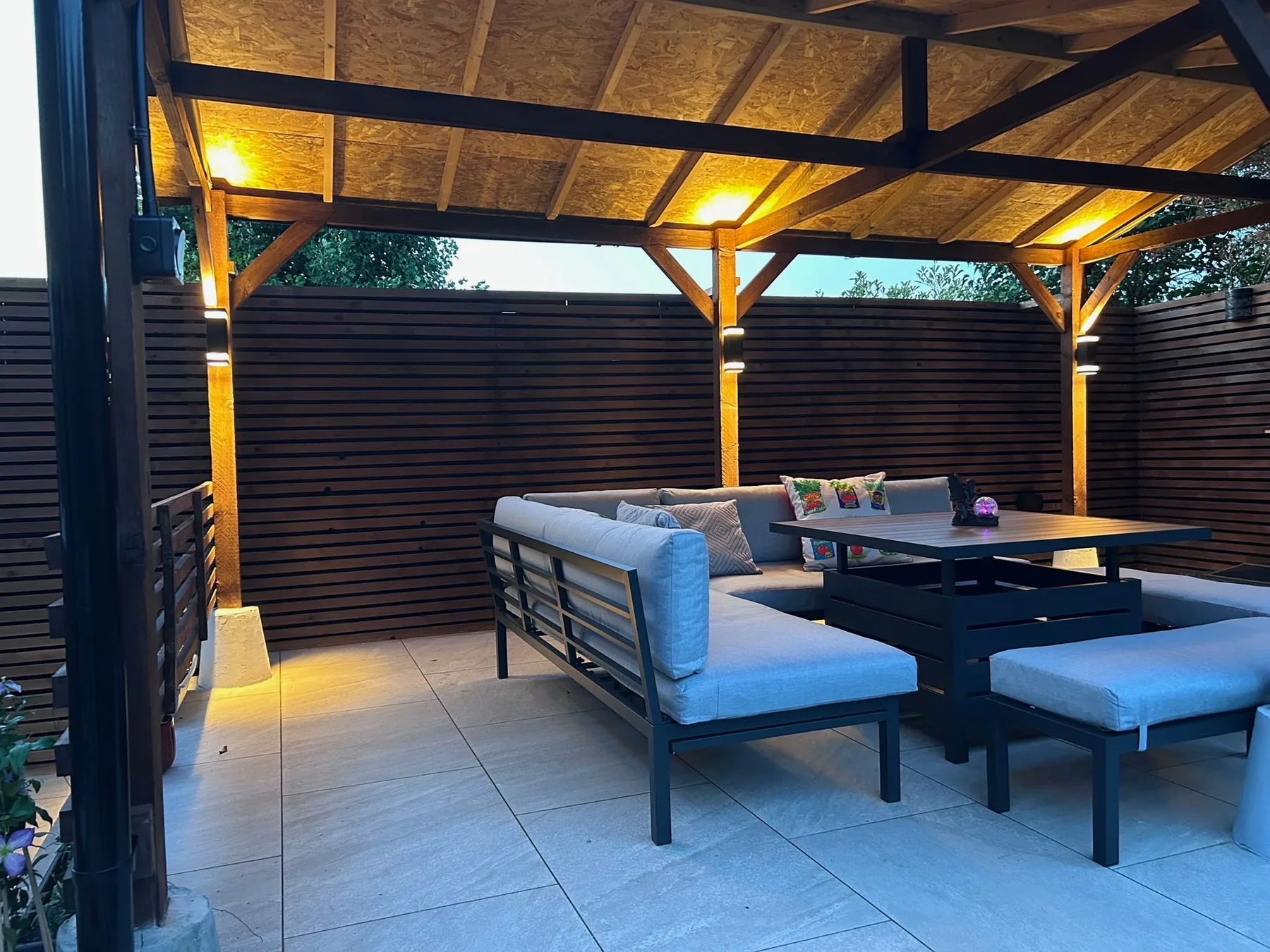Exterior lighting by Greenwire Electrical